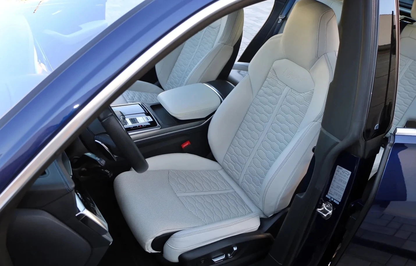 Audi RSQ8 4.0 Quattro , снимка 4 - Автомобили и джипове - 54331768