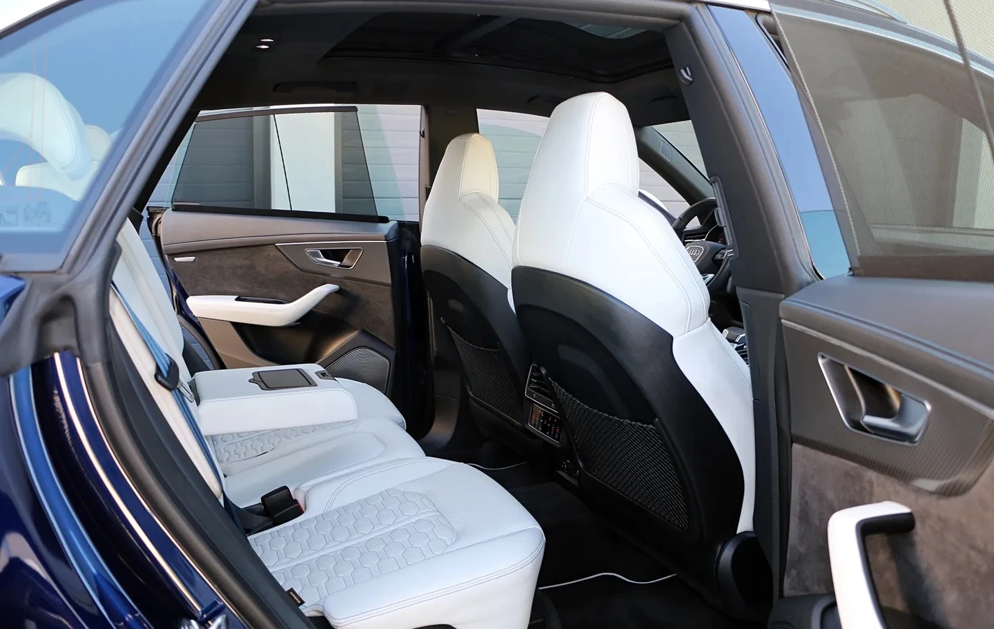 Audi RSQ8 4.0 Quattro , снимка 8 - Автомобили и джипове - 54331768