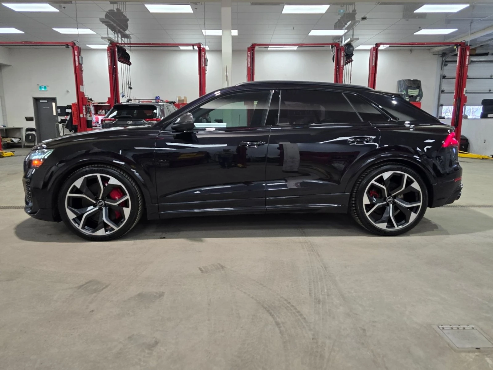 Audi RSQ8 ЦЕНА ДО БЪЛГАРИЯ РЕГИСТРАЦИЯ & АВТОКРЕДИТ, снимка 4 - Автомобили и джипове - 55562150