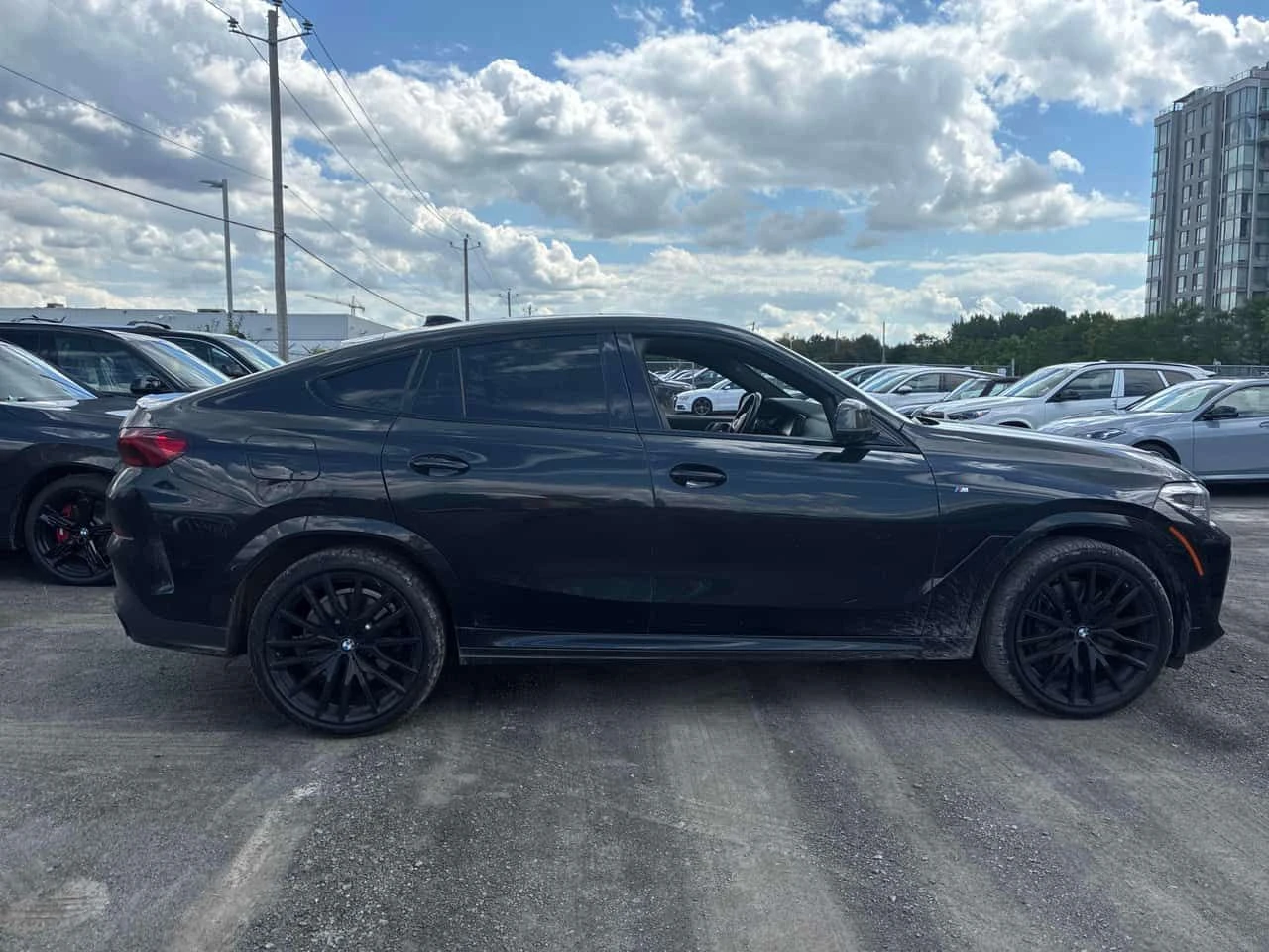 BMW X6 * M50i * CARFAX * 360* ОБДУХ* ПАНО* ПОДГРЕВ* ХЕДЪП, снимка 3 - Автомобили и джипове - 55712175