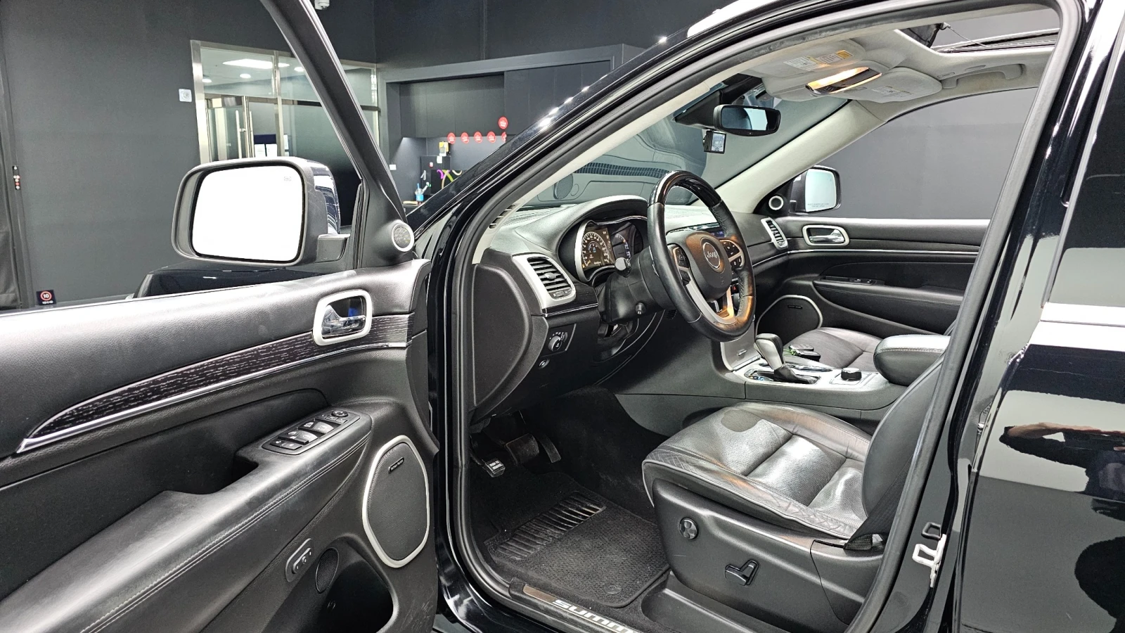Jeep Grand cherokee 3.6 SUMMIT WK2, снимка 6 - Автомобили и джипове - 56614360