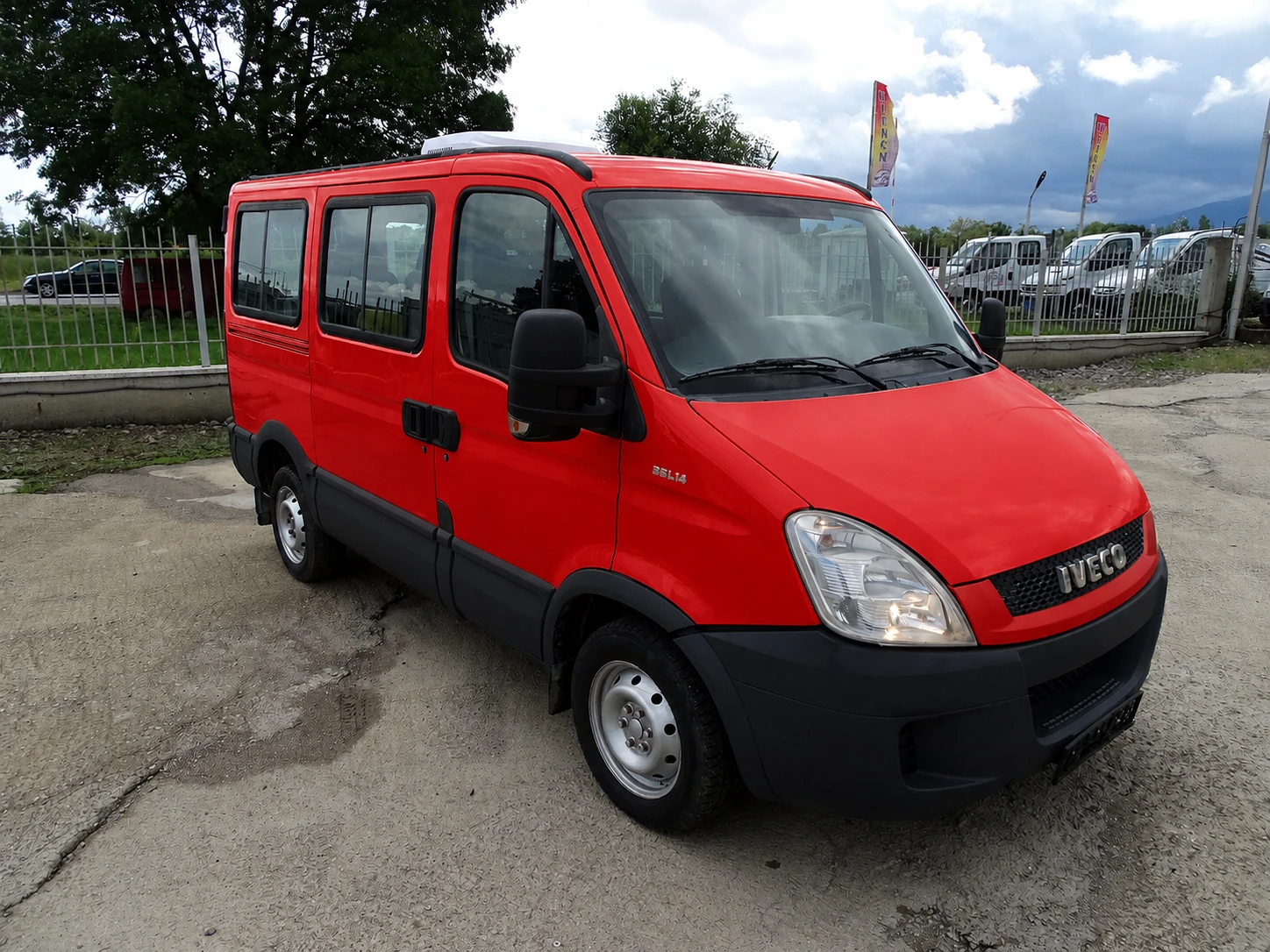 Iveco Daily 9 МЕСТА  * * * КЛИМАТИК* * * , снимка 2 - Бусове и автобуси - 54943910