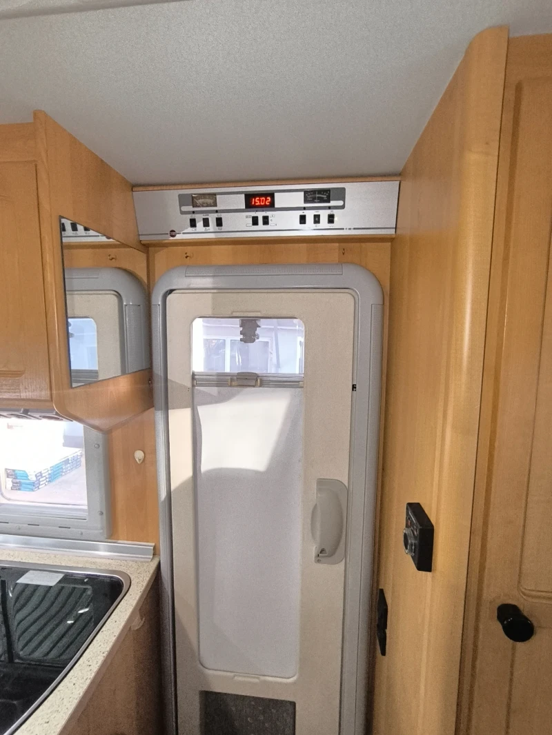 Кемпер Burstner Кемпер Burstner Fiat Ducato 2.8jtd , снимка 12 - Каравани и кемпери - 53167765