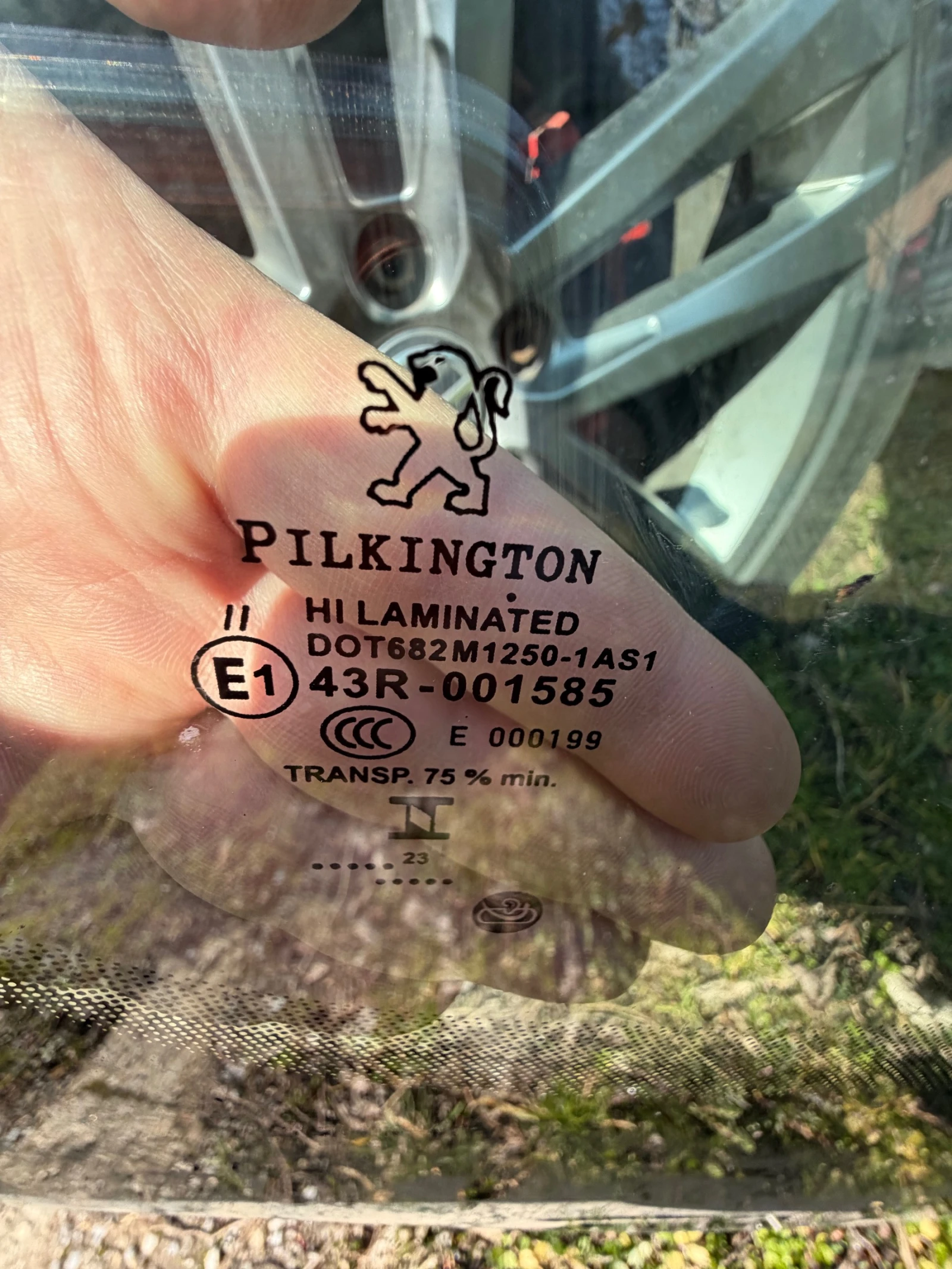 Peogeot 508 2013г челно стъкло, снимка 3 - Части - 53728654