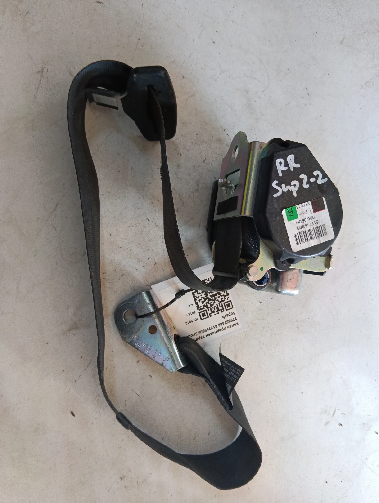 колан предпазен заден десен 3T9857448 617719800 Skoda Superb