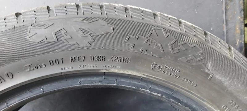 Гуми Зимни 235/55R19, снимка 9 - Гуми и джанти - 33439130