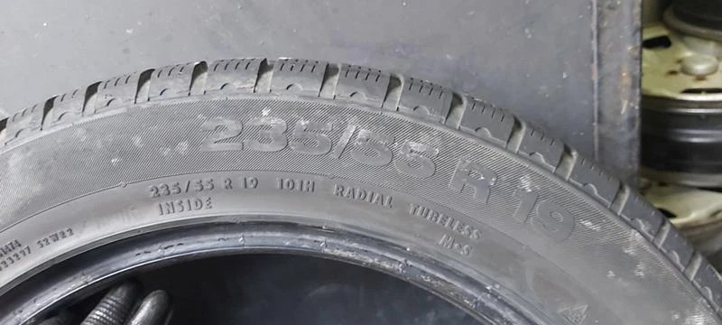 Гуми Зимни 235/55R19, снимка 8 - Гуми и джанти - 33439130