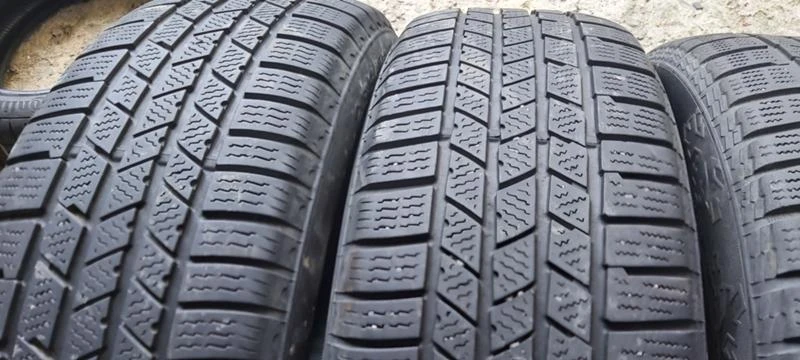 Гуми Зимни 235/55R19, снимка 2 - Гуми и джанти - 33439130