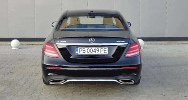 Mercedes-Benz E 300 4Matic , снимка 3 - Автомобили и джипове - 52500212