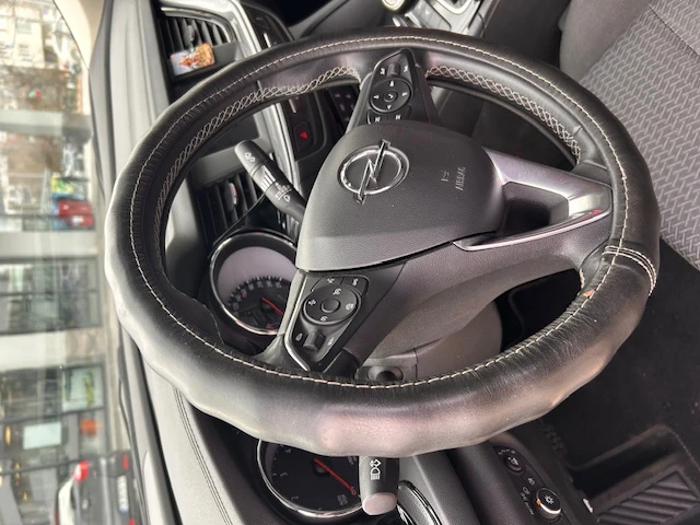 Opel Insignia, снимка 4 - Автомобили и джипове - 54985074