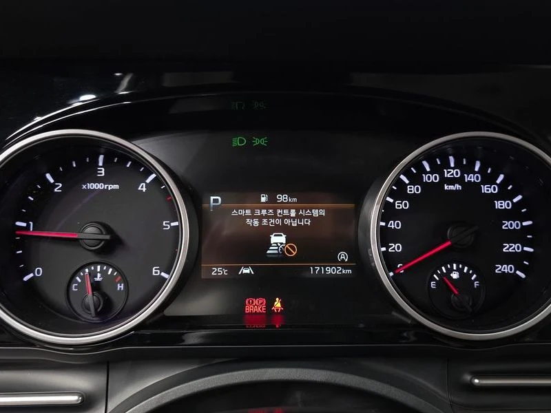 Kia Carnival 2.2 Automatic, снимка 10 - Автомобили и джипове - 55476964