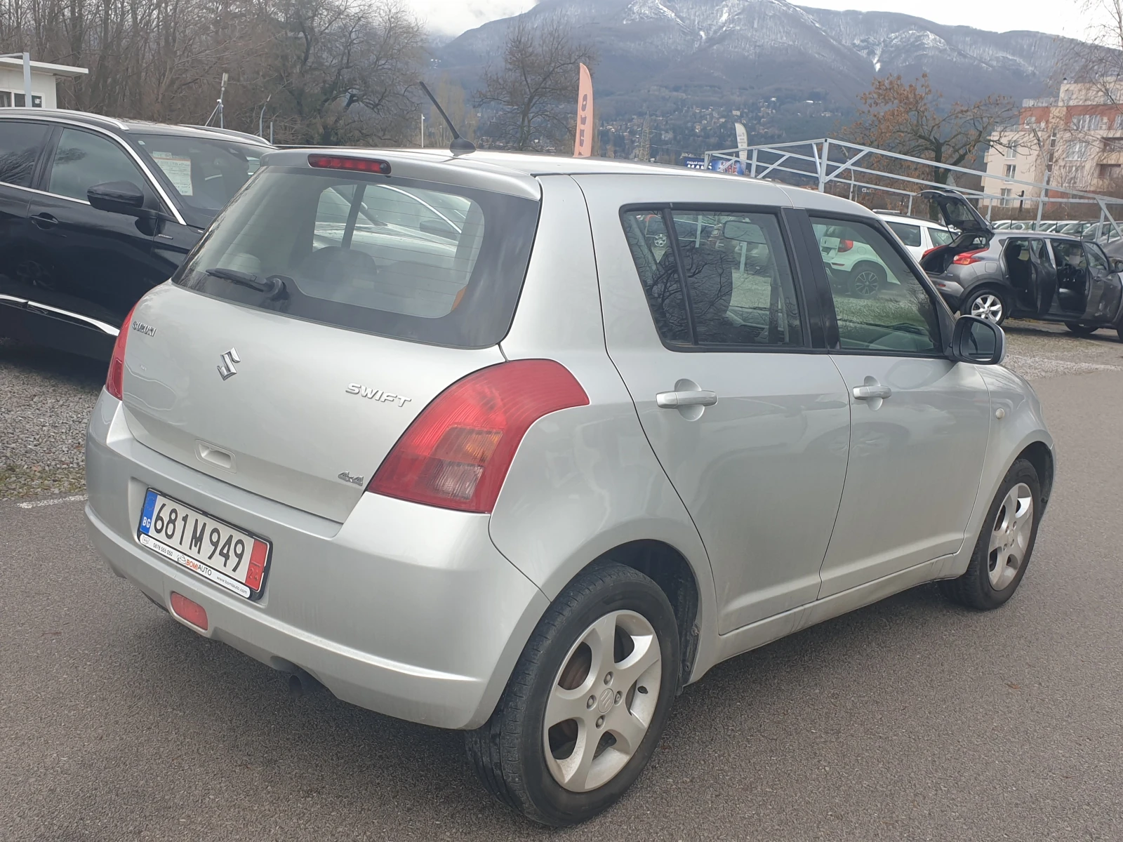 Suzuki Swift 1.3i* 4x4* Klimatik* 5ВРАТИ  - изображение 4