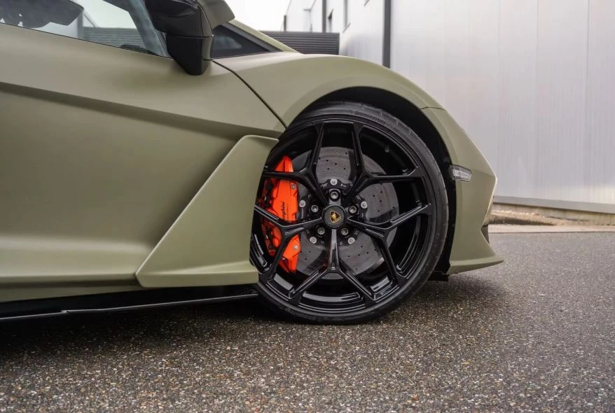 Lamborghini Revuelto 6.5 V12 - изображение 8