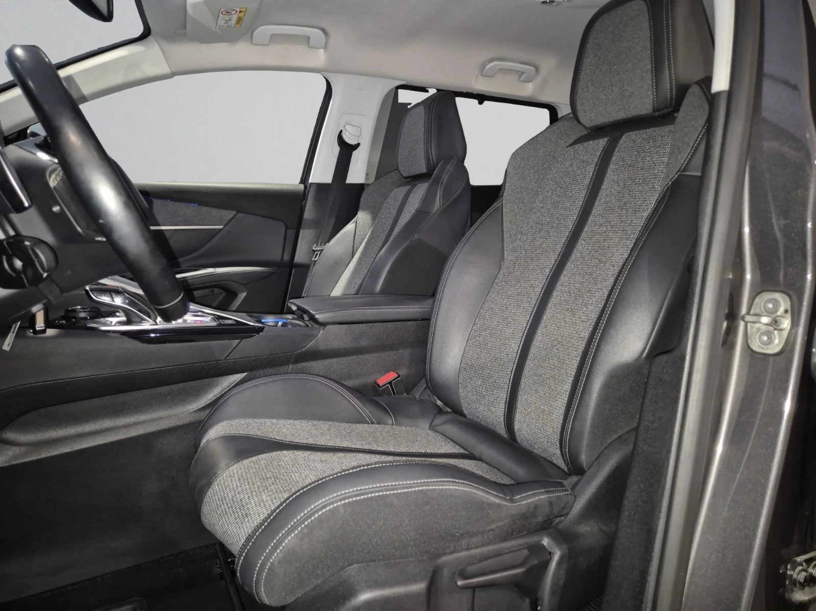 Peugeot 5008 NEW ALLURE 1.2 Pure Tech 130 EAT8 S&S E6.2 - изображение 9