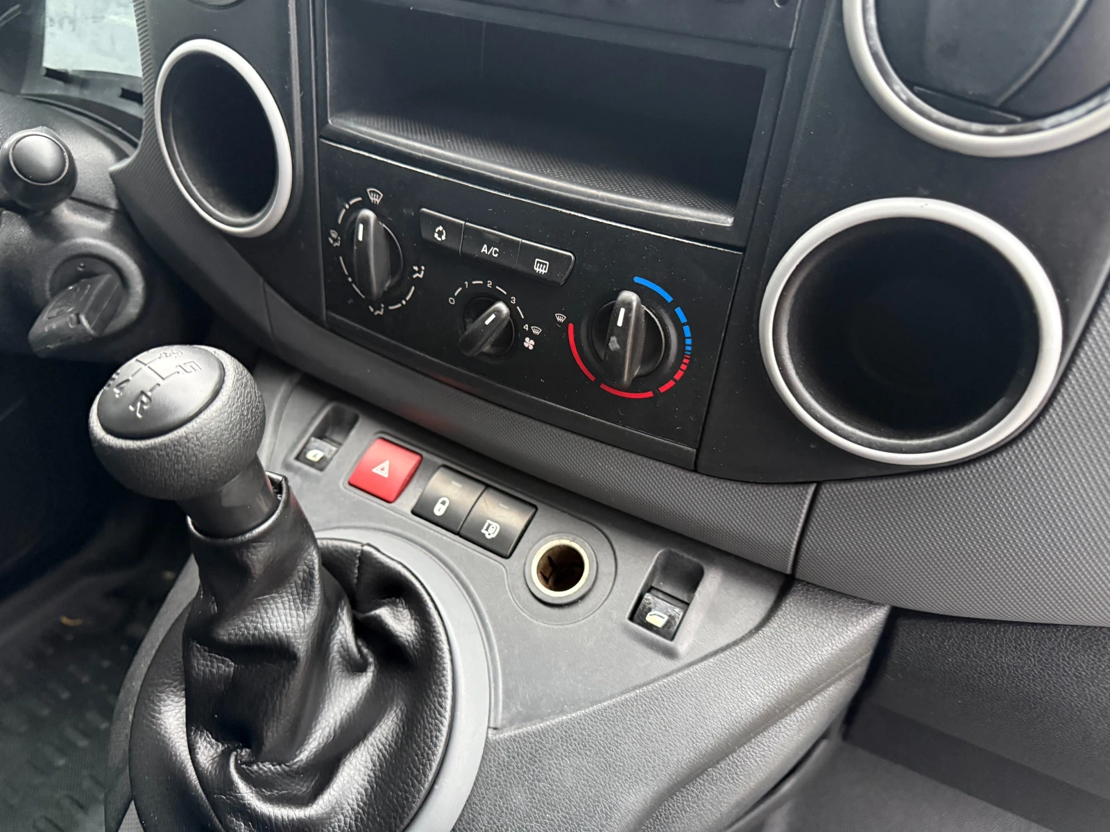 Peugeot Partner 1.6HDI Климатик  - изображение 10