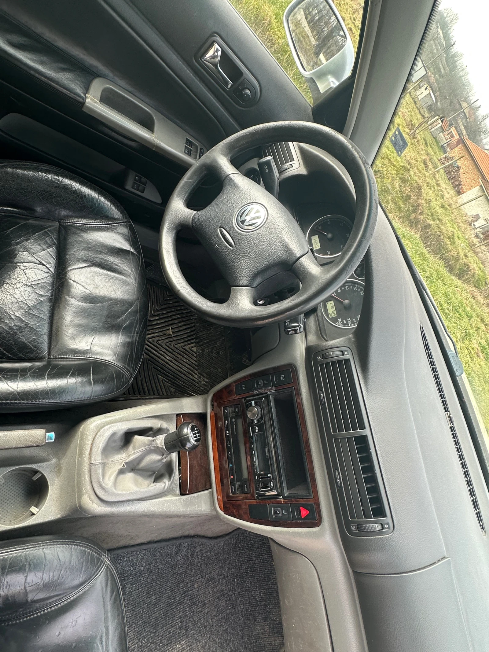 VW Passat 1.9 TDI, снимка 10 - Автомобили и джипове - 53754193