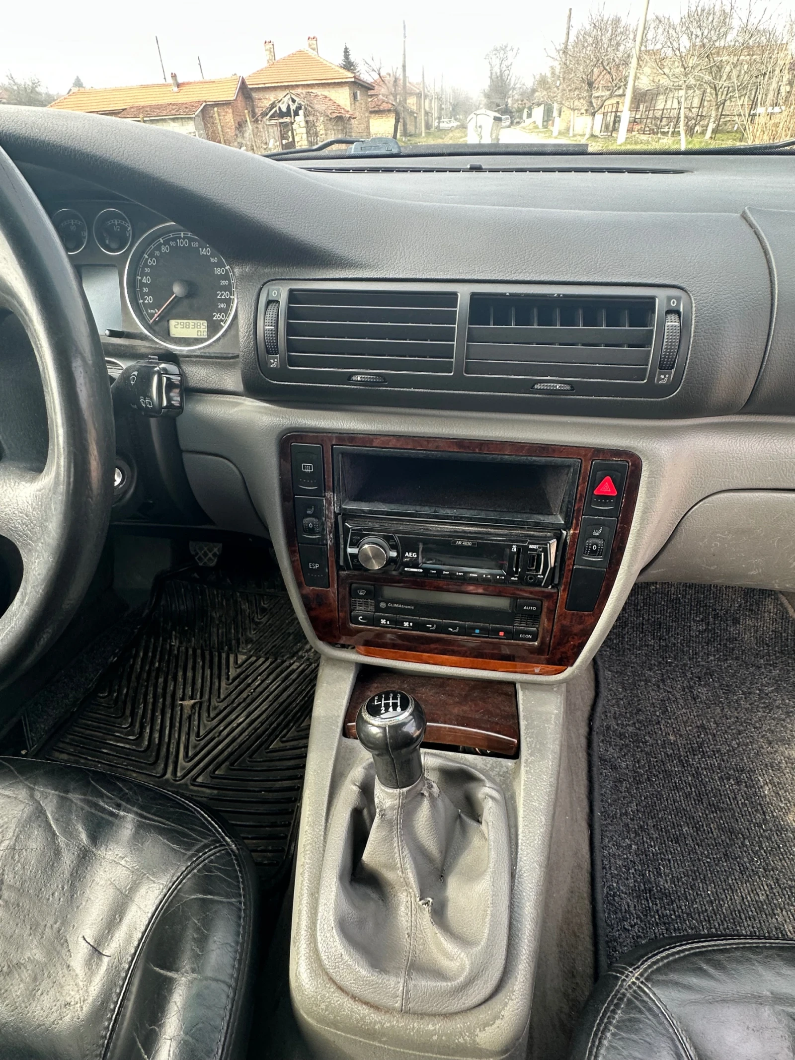 VW Passat 1.9 TDI, снимка 9 - Автомобили и джипове - 53754193