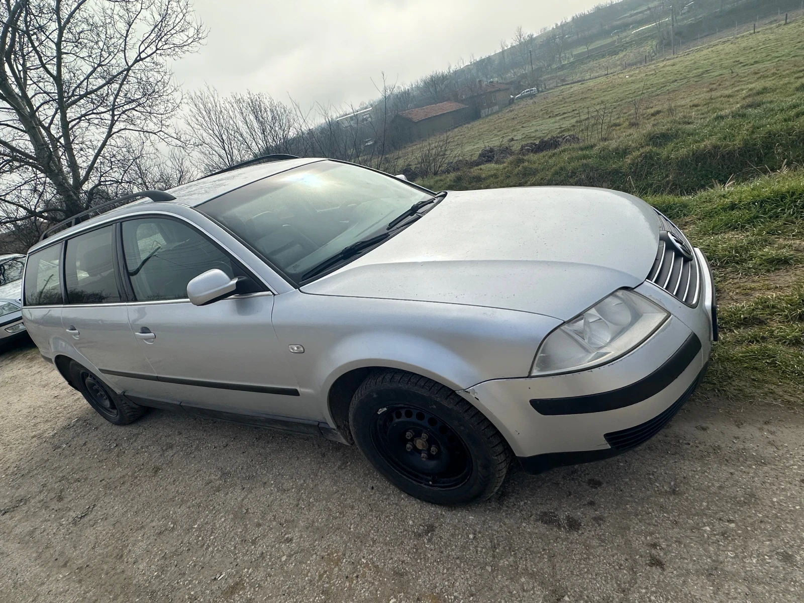 VW Passat 1.9 TDI, снимка 2 - Автомобили и джипове - 53754193