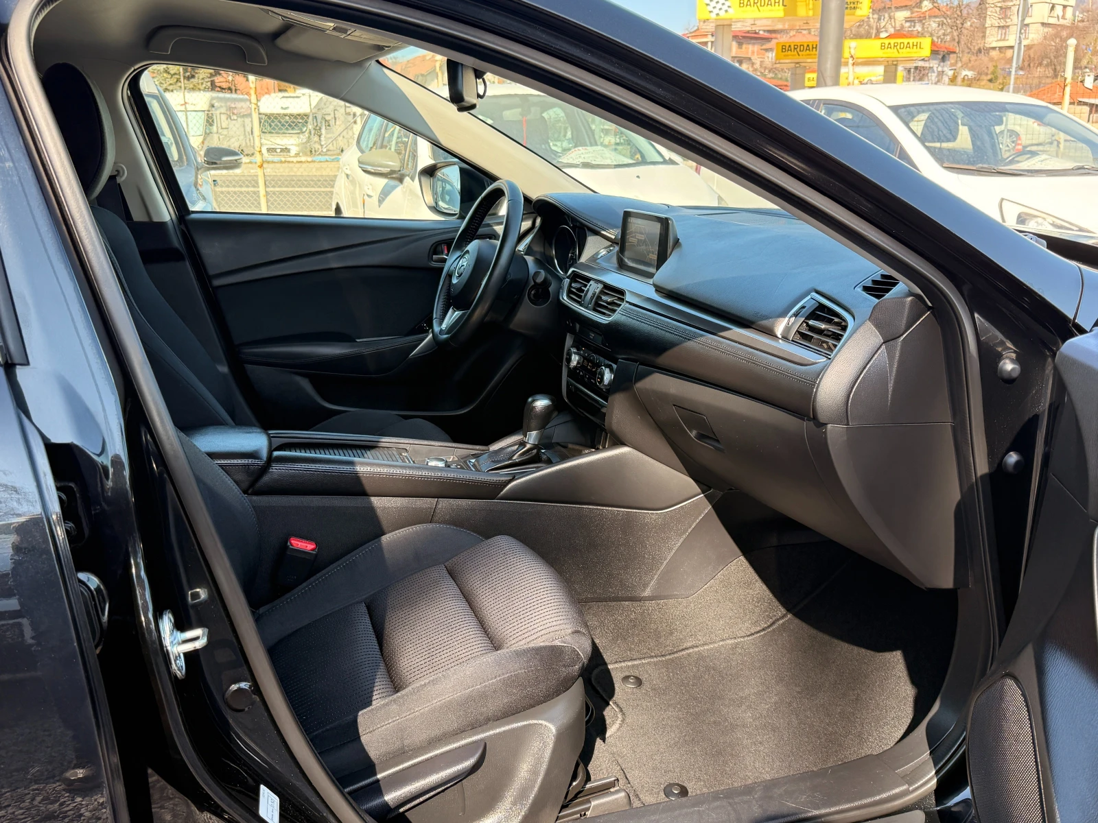 Mazda 6 2.2D SKYACTIV;AUTOMATIK;NAVI;XENON;96.000km;EURO6, снимка 13 - Автомобили и джипове - 53801836