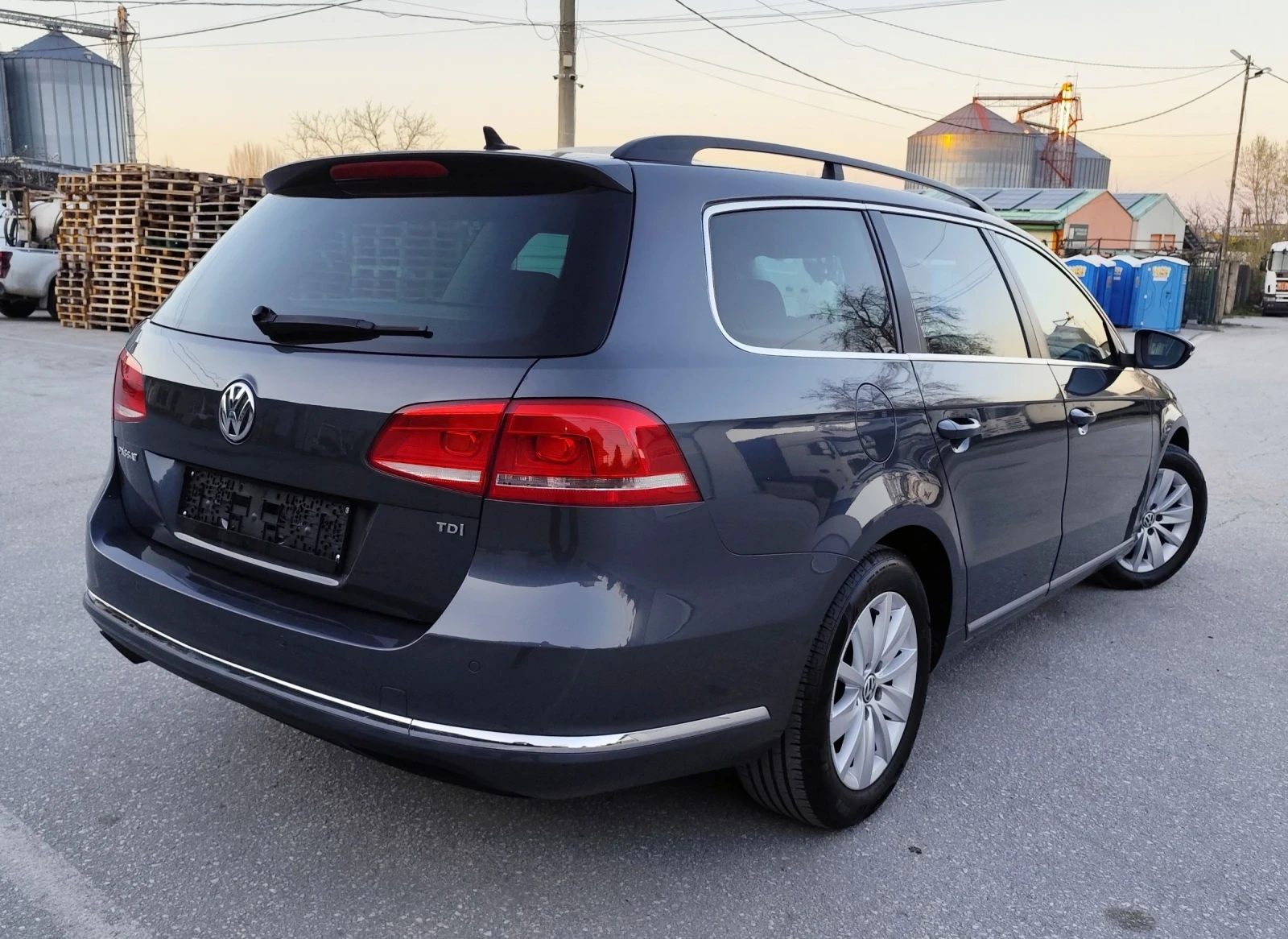 VW Passat 2.0TDI-140кс.-6ск.-NAVI-ПОДГРЯВАНЕ-EU-5, снимка 6 - Автомобили и джипове - 54115396