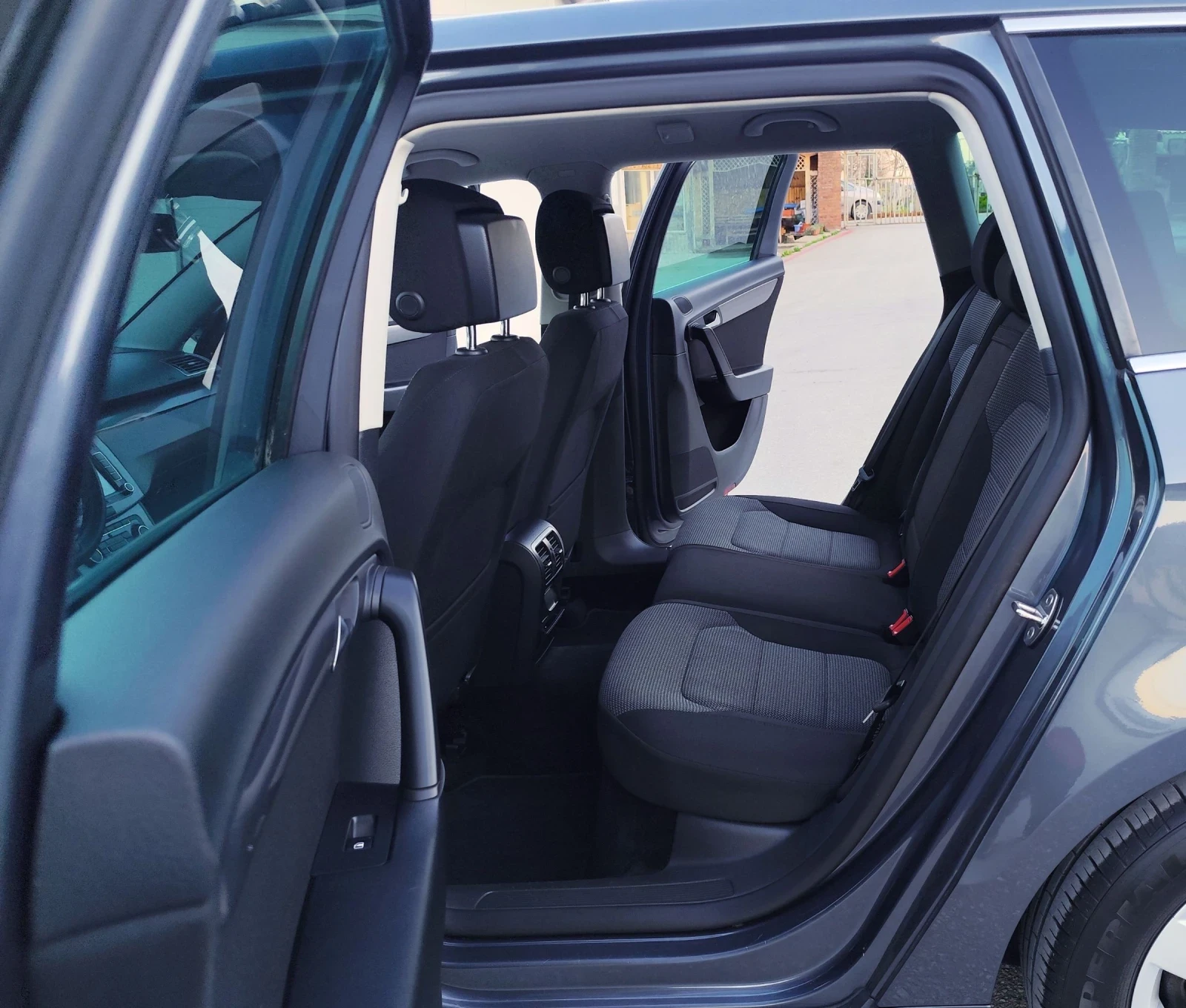 VW Passat 2.0TDI-140кс.-6ск.-NAVI-ПОДГРЯВАНЕ-EU-5, снимка 11 - Автомобили и джипове - 54115396