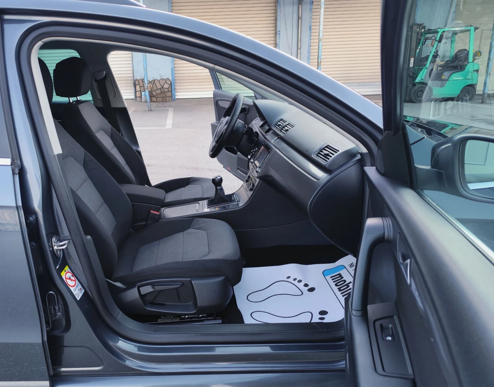 VW Passat 2.0TDI-140кс.-6ск.-NAVI-ПОДГРЯВАНЕ-EU-5, снимка 13 - Автомобили и джипове - 54115396