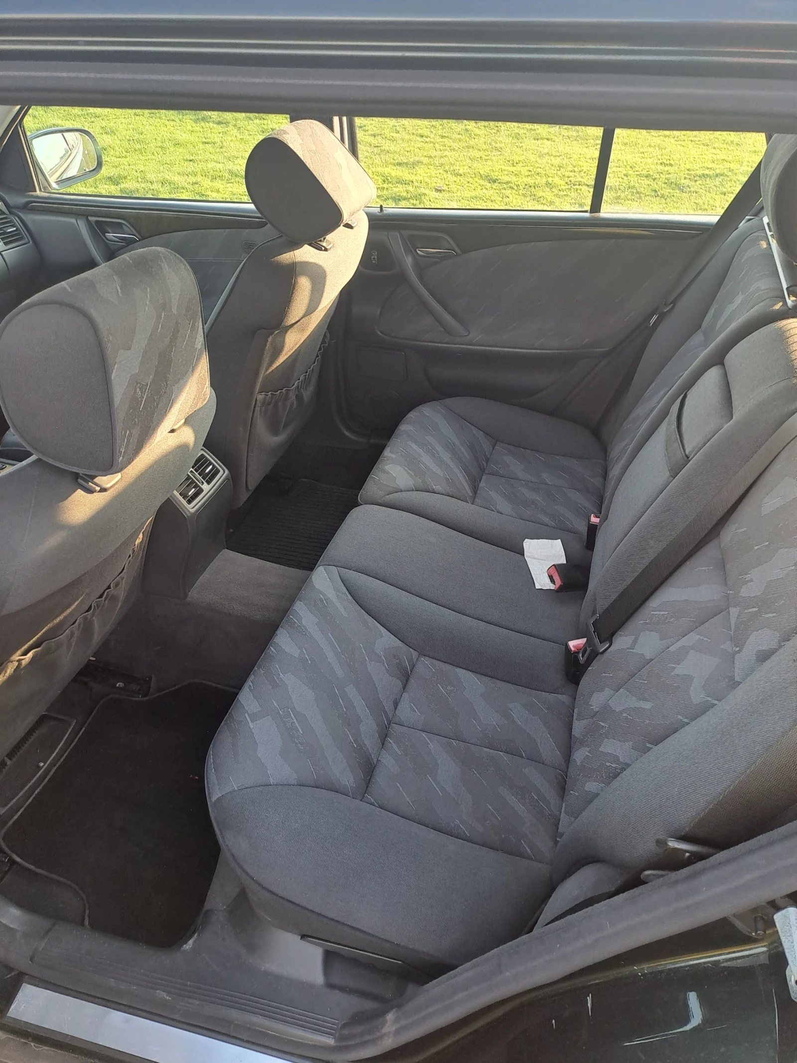 Mercedes-Benz E 220, снимка 8 - Автомобили и джипове - 54668142
