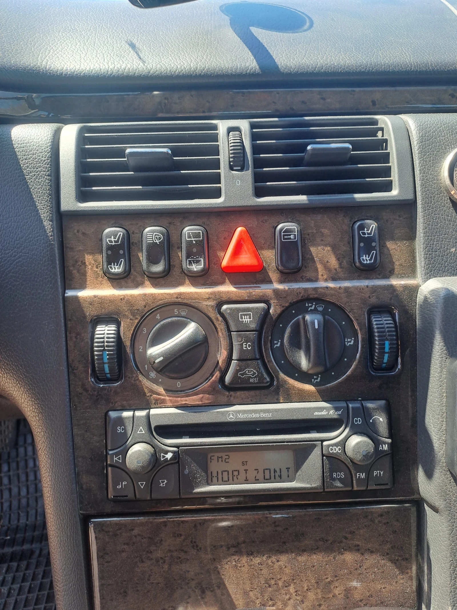 Mercedes-Benz E 220, снимка 4 - Автомобили и джипове - 54668142