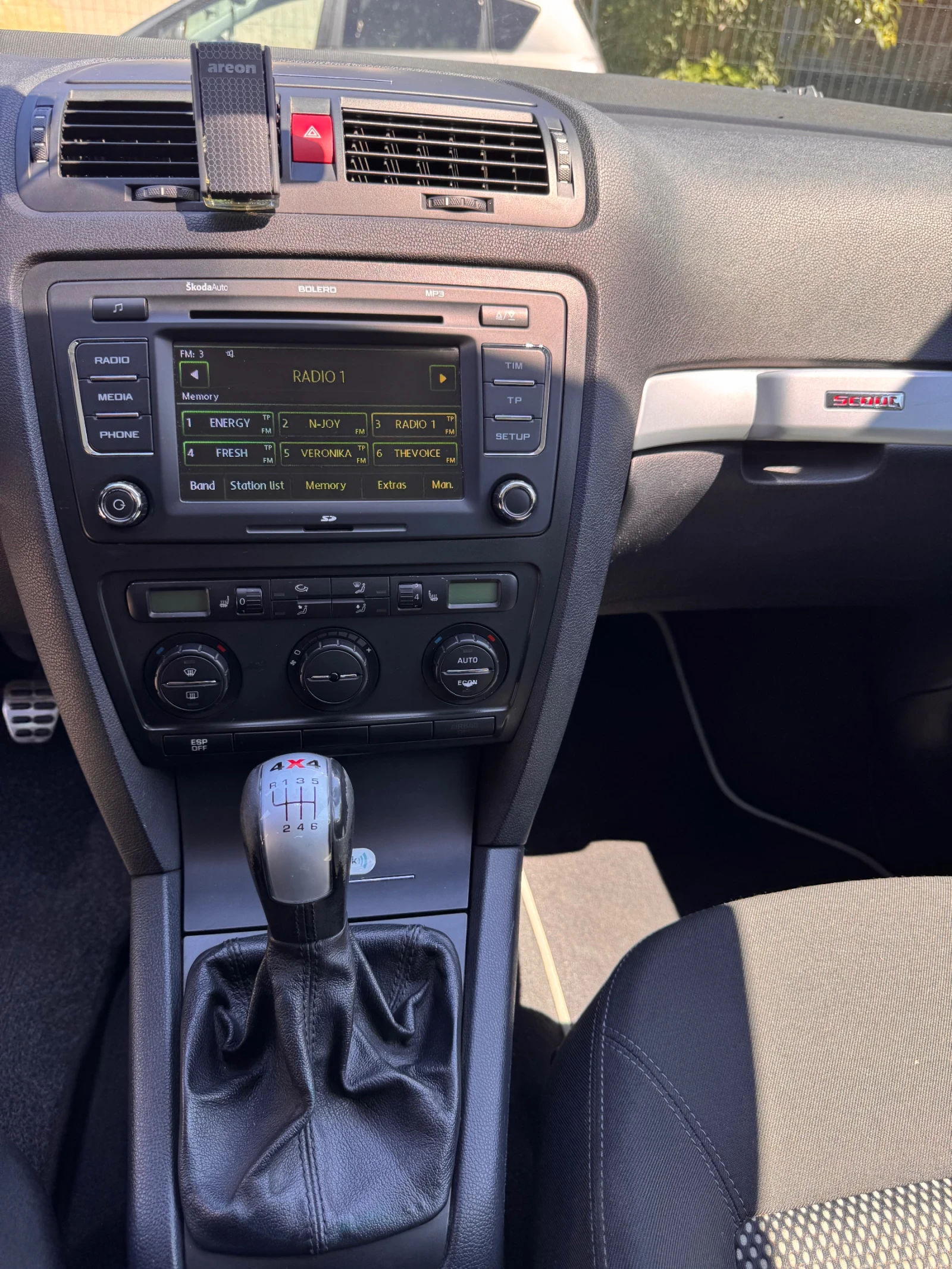 Skoda Octavia Scout, снимка 12 - Автомобили и джипове - 54875319