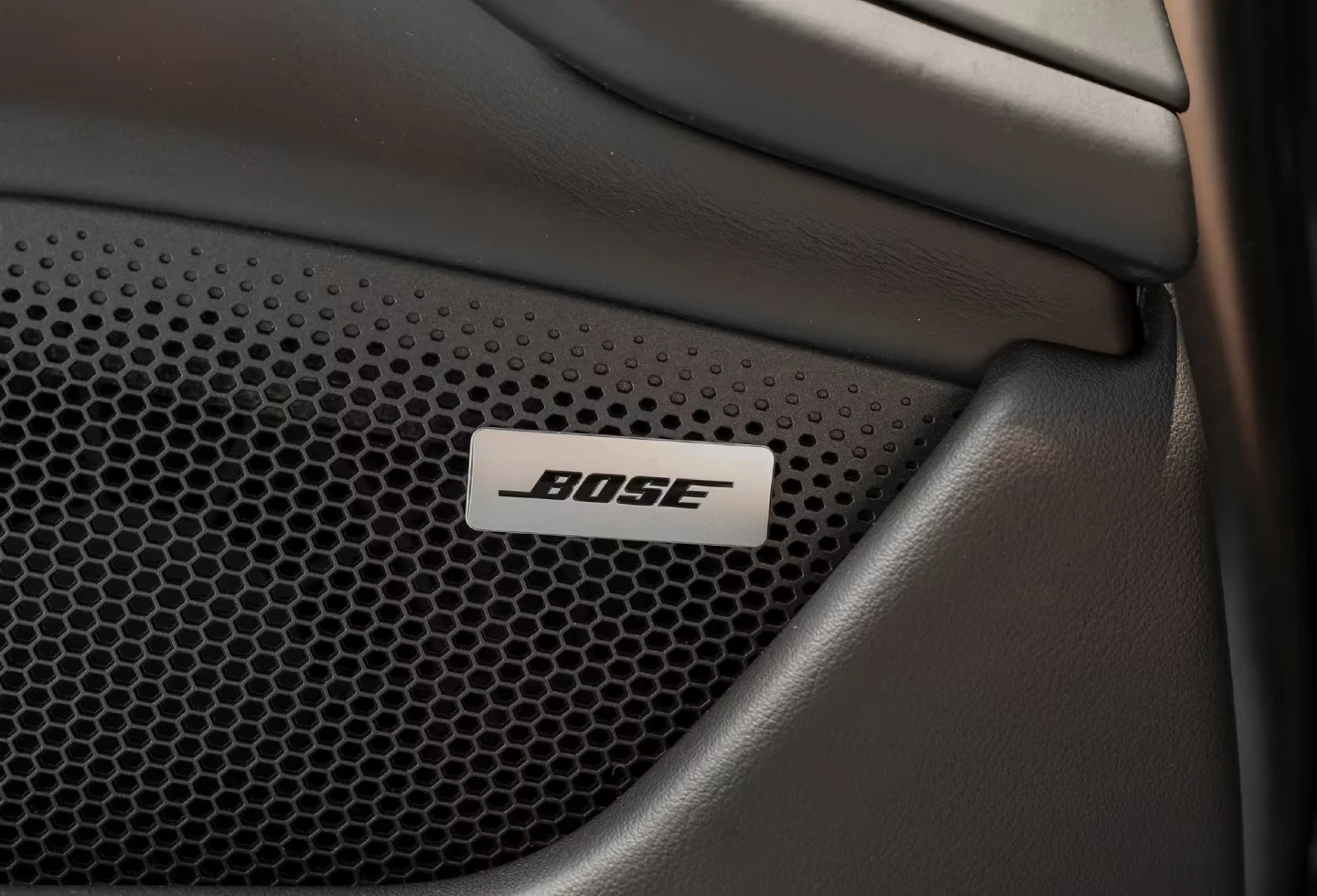 Porsche Taycan 4S / BOSE / PANO / 360 / MATRIX / SPORT CHRONO , снимка 8 - Автомобили и джипове - 55097263