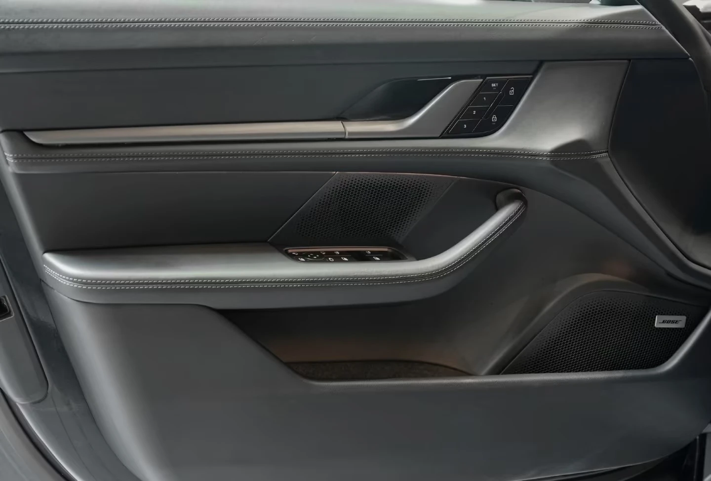 Porsche Taycan 4S / BOSE / PANO / 360 / MATRIX / SPORT CHRONO , снимка 7 - Автомобили и джипове - 55097263