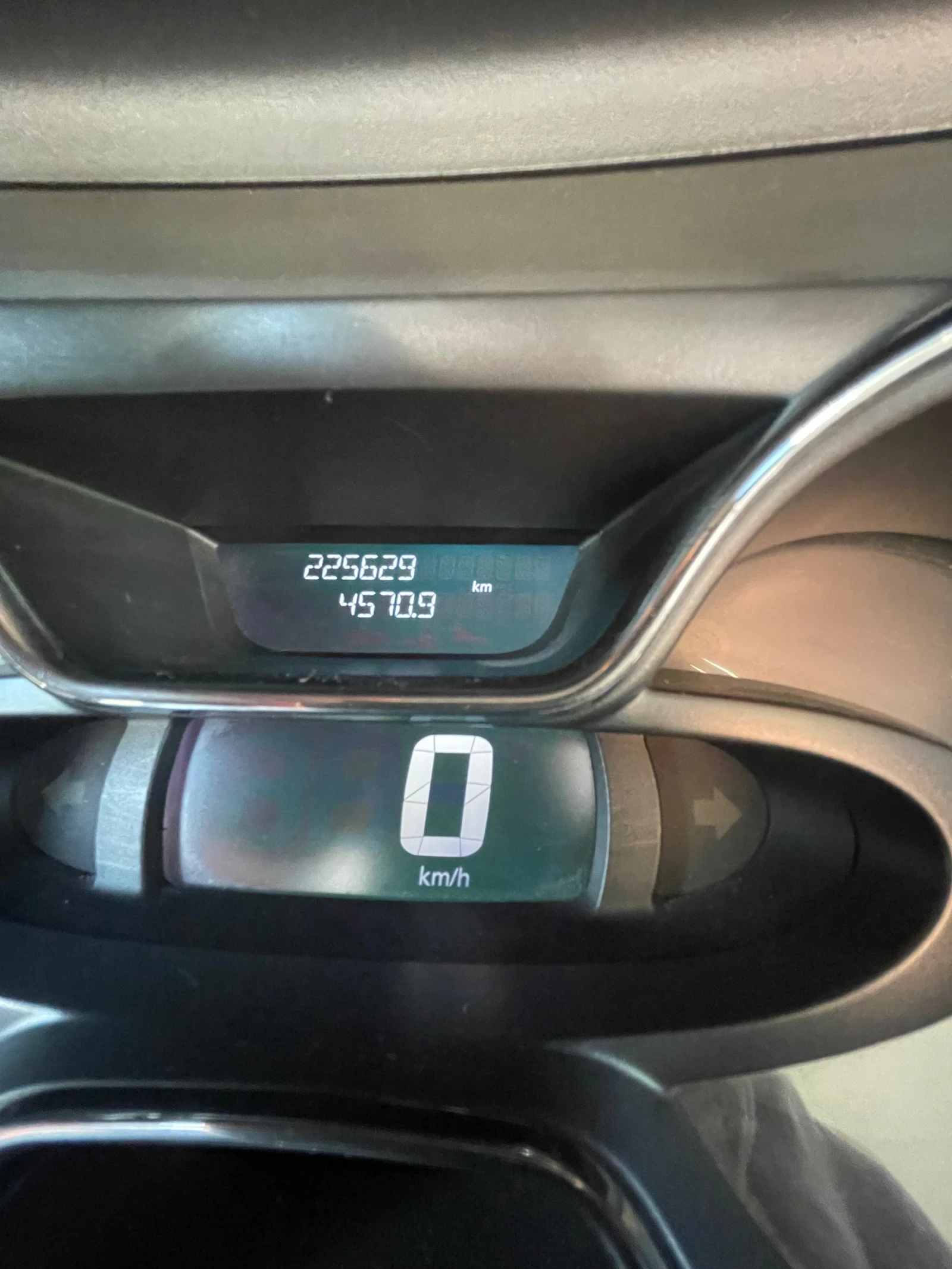 Renault Captur, снимка 12 - Автомобили и джипове - 55335283