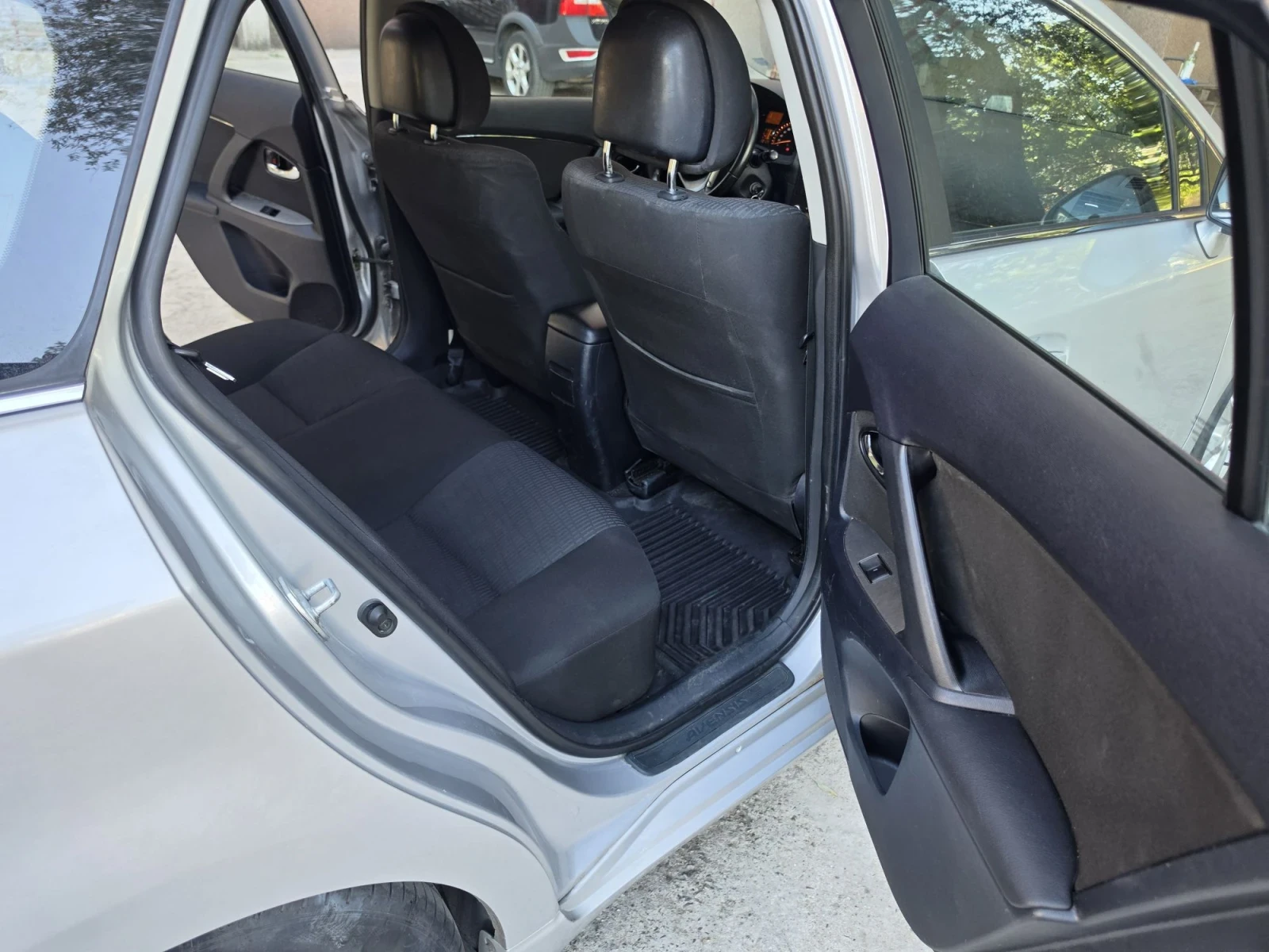 Toyota Avensis, снимка 14 - Автомобили и джипове - 55959489