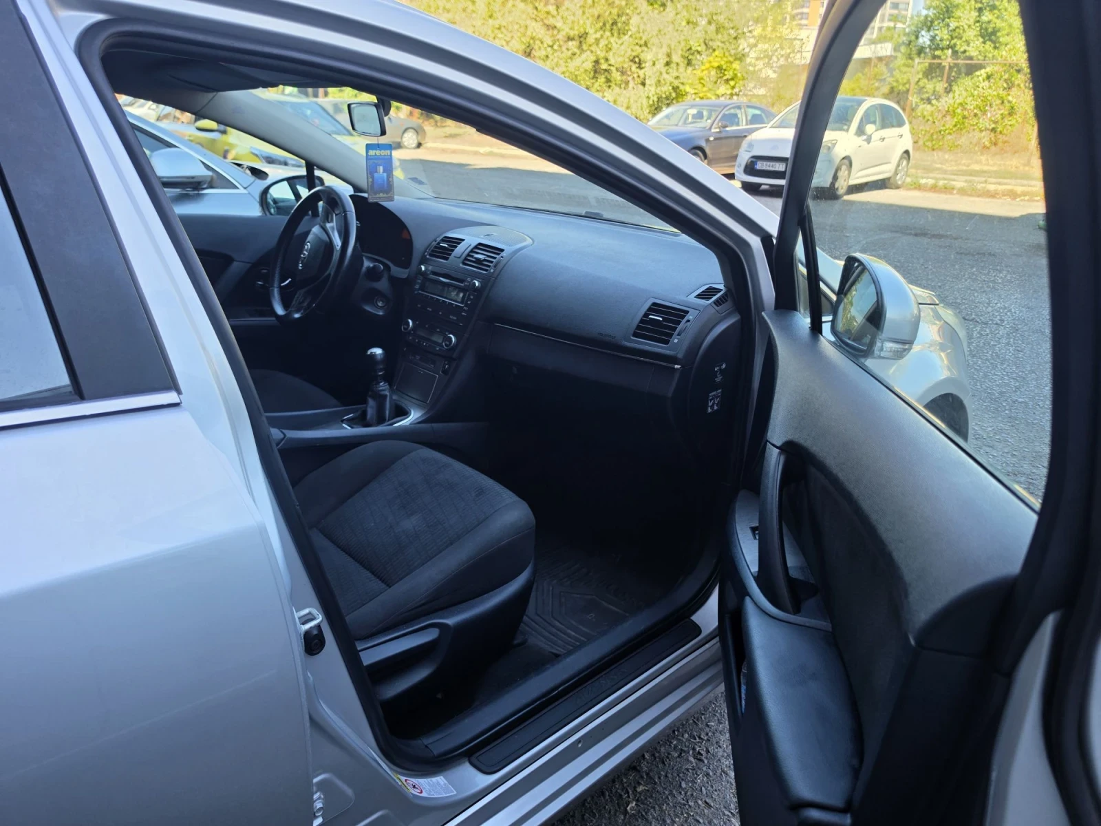 Toyota Avensis, снимка 12 - Автомобили и джипове - 55959489