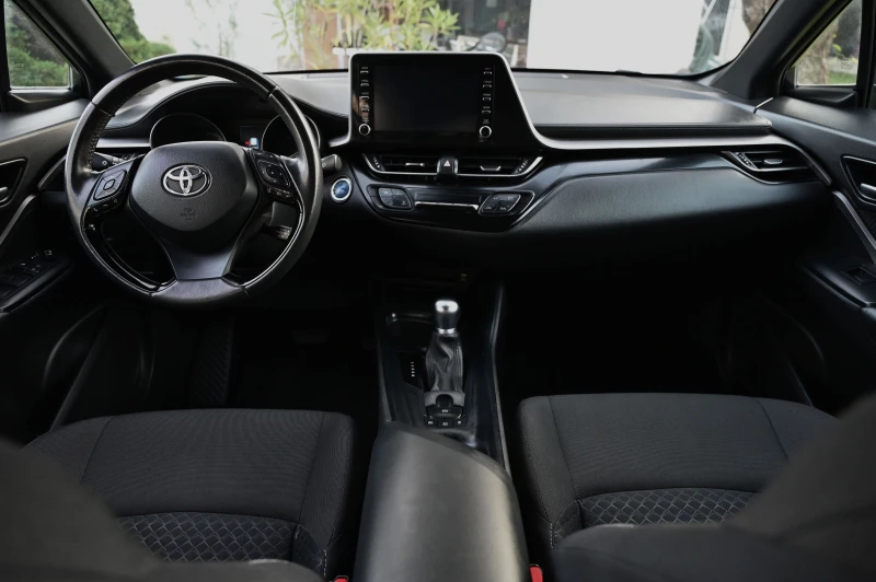 Toyota C-HR 1.8 HYBRID FACELIFT ГАРАНЦИЯ!!!, снимка 10 - Автомобили и джипове - 47513450