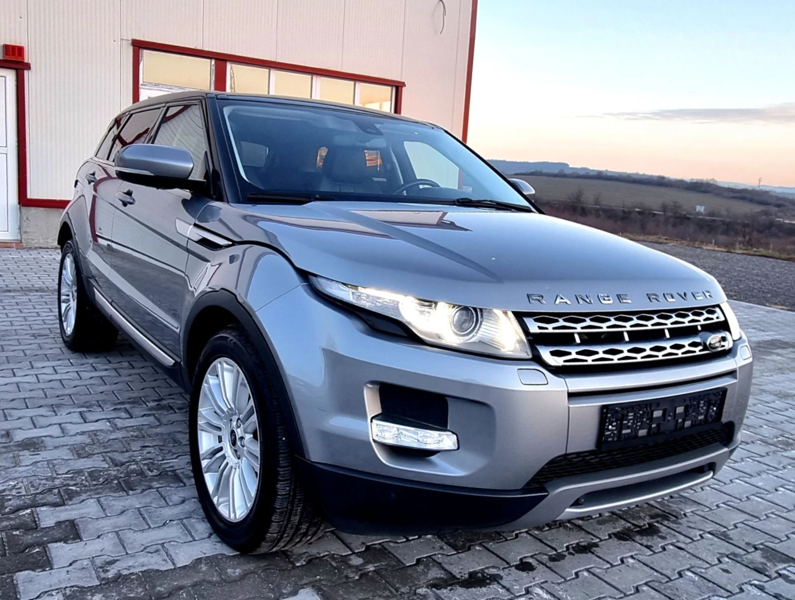 Land Rover Evoque 2.2d 150k.c., снимка 1
