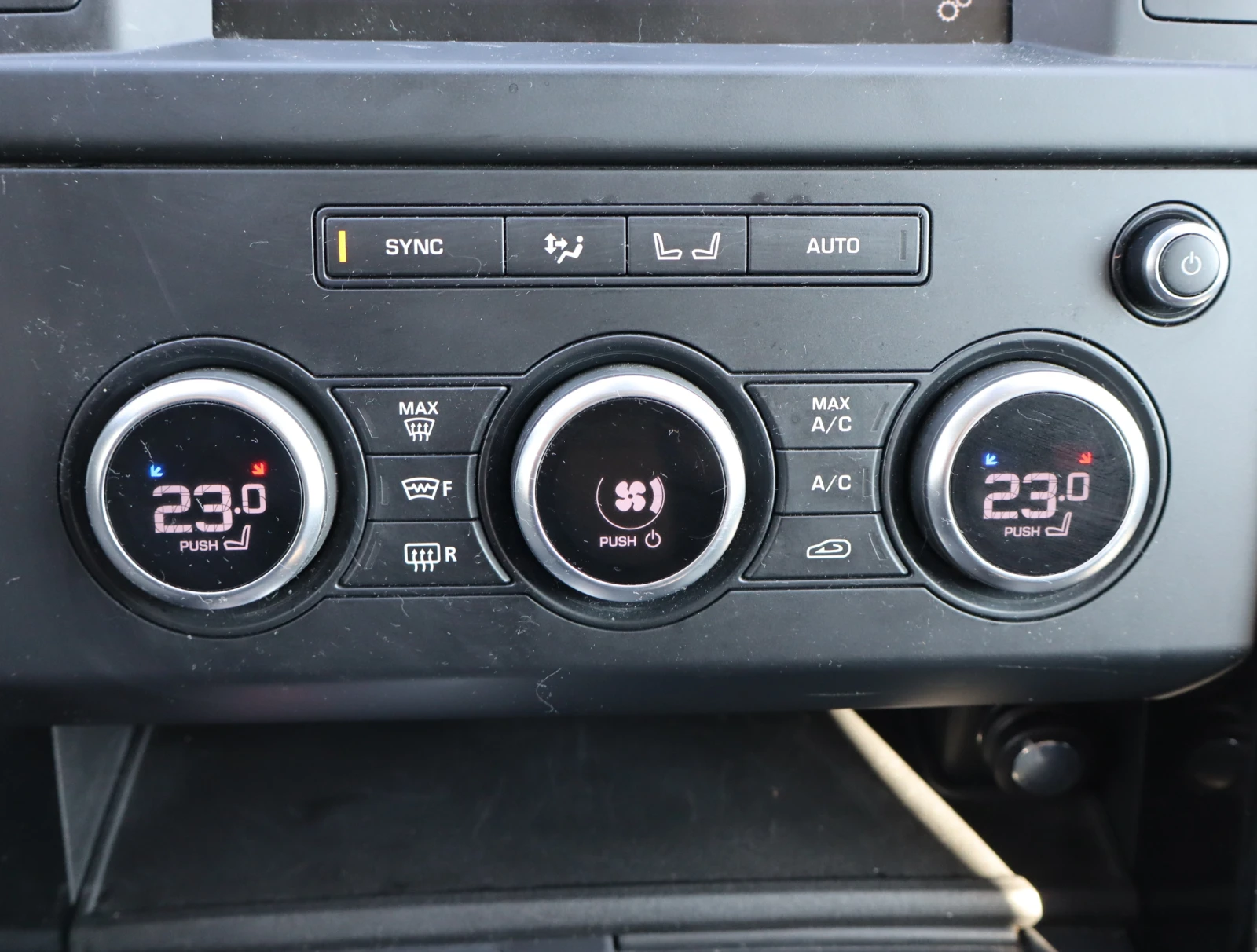 Land Rover Discovery 2.0d/240k.c./8AT/6+ 1 | Mobile.bg   15