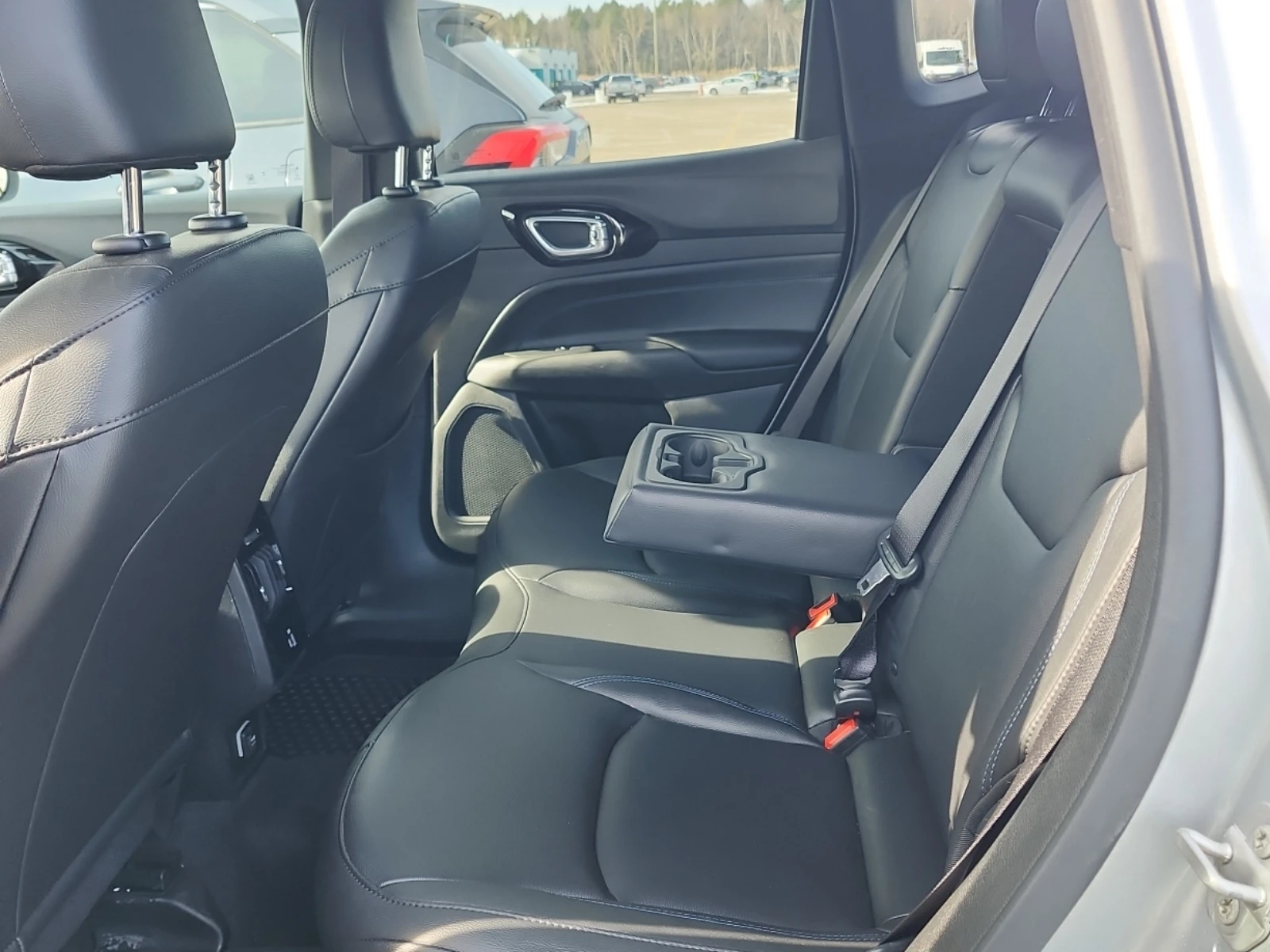 Jeep Compass 2L 4cyl 4WD - изображение 7