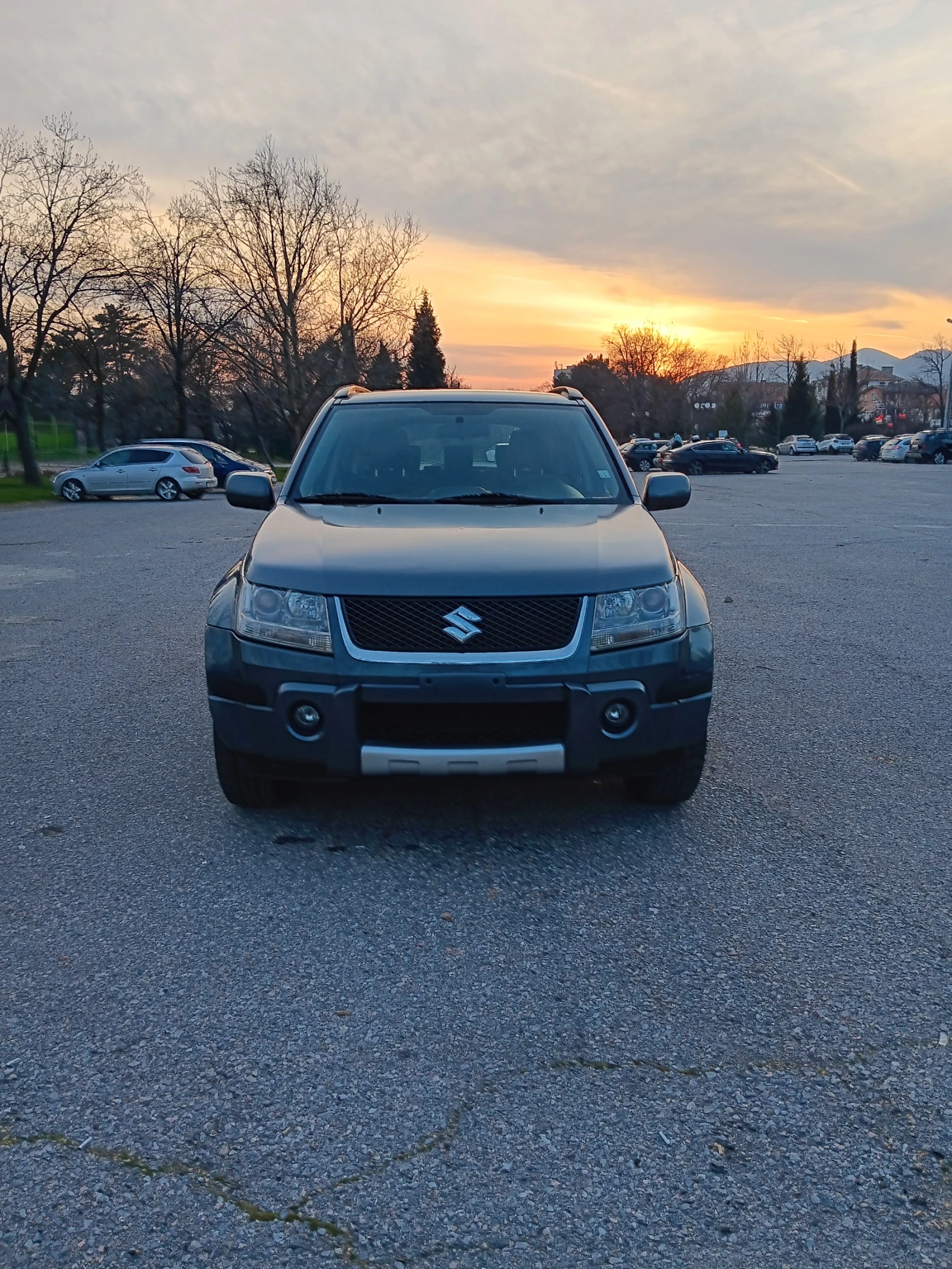 Suzuki Grand vitara 2.0 БЕНЗИН 140к.с.-4x4-БЪРЗИ-БАВНИ-БЛОКАЖ-ТЕГЛИЧ !, снимка 3 - Автомобили и джипове - 53697977