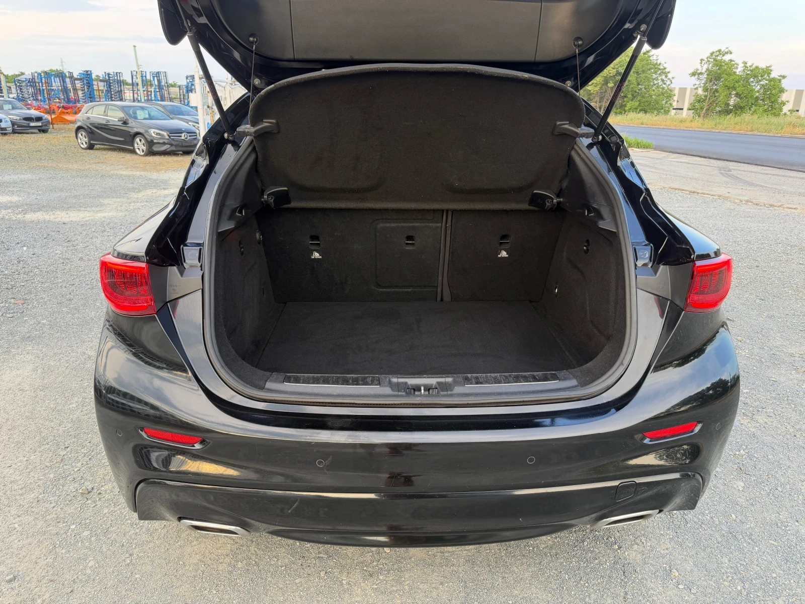 Infiniti Q30 PREMIUM / 2.2 - 170 / AWD / 360 КАМЕРА / ЕВРО6, снимка 14 - Автомобили и джипове - 54804509