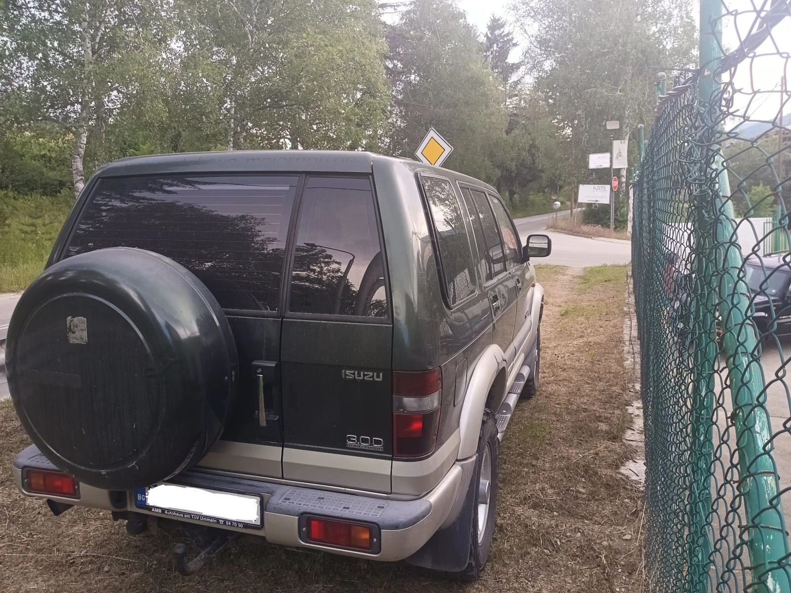 Isuzu Trooper, снимка 4 - Автомобили и джипове - 54868294
