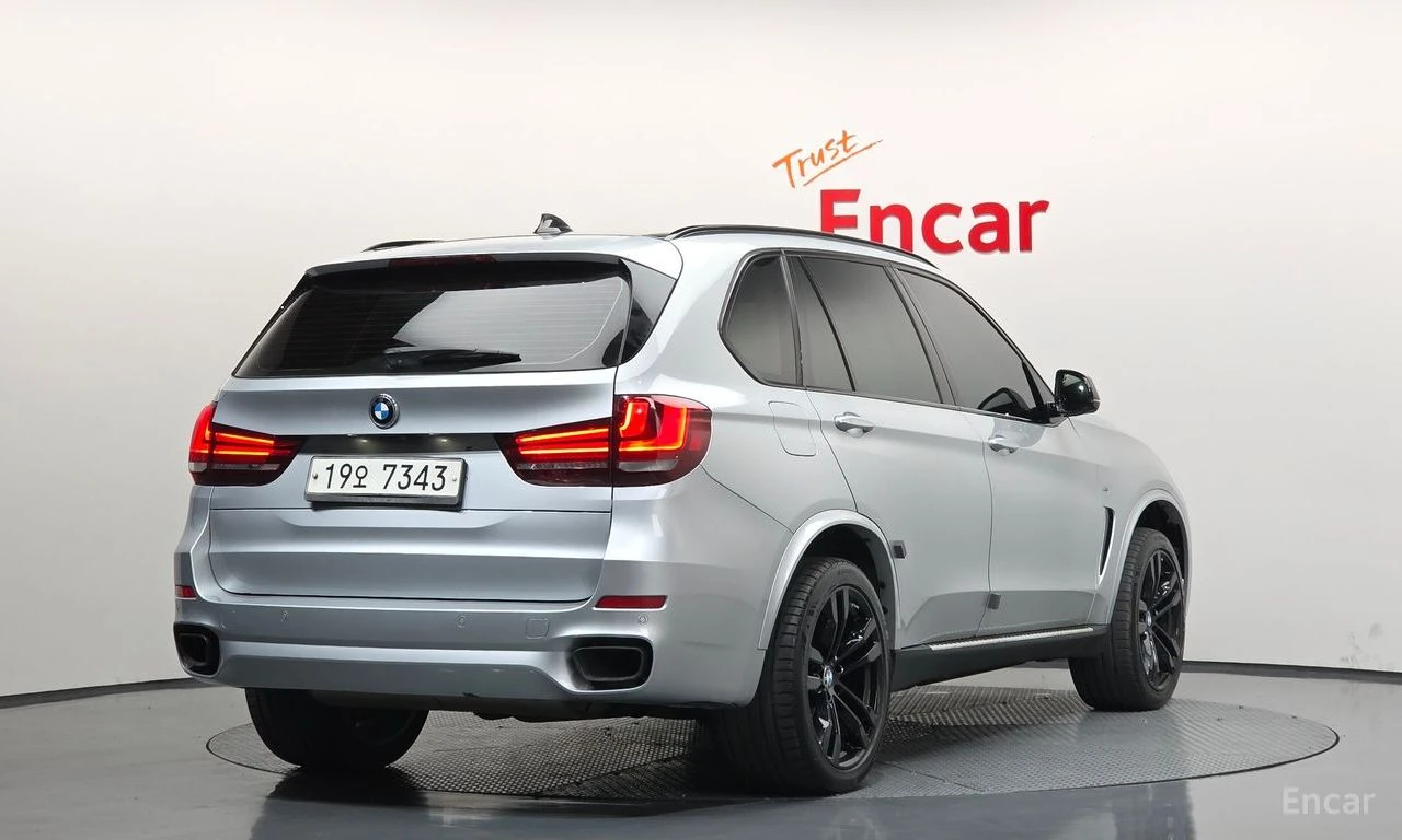 BMW X5 M50D* BANG* OLUFSEN* ДИГ* ТАБЛО* ОБДУХ* ХЕДЪП* ДИ, снимка 2 - Автомобили и джипове - 55577250