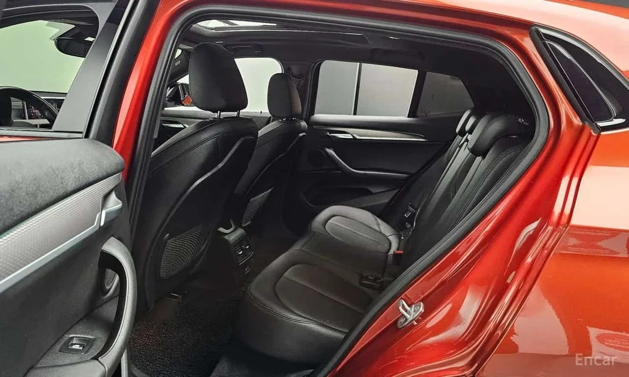 BMW X2 xDrive20i M-PACK| HUD| PANO| ПОДГРЕВИ| 2 КЛЮЧА, снимка 12 - Автомобили и джипове - 56169010