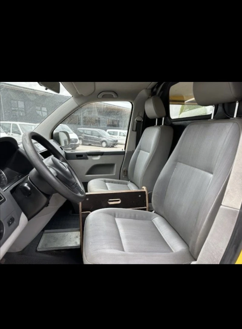 VW Transporter T5 с 2 плъзгащи врати 1.9тди, снимка 5 - Бусове и автобуси - 47335627