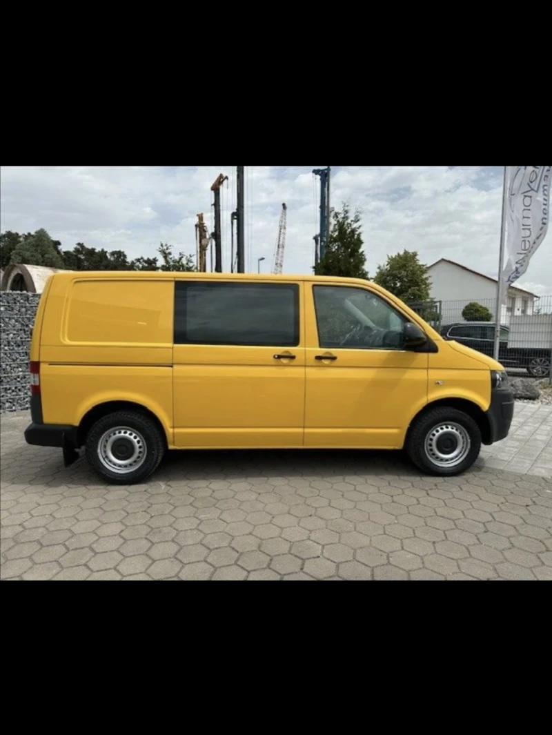 VW Transporter T5 с 2 плъзгащи врати 1.9тди, снимка 11 - Бусове и автобуси - 47335627