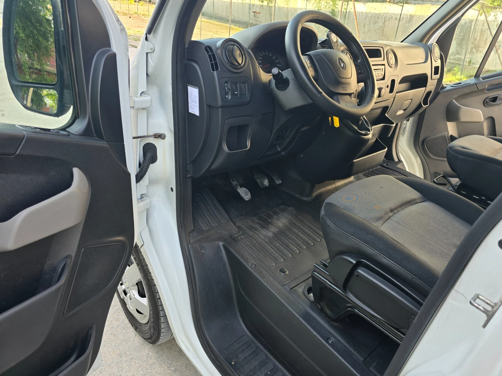Renault Master T35 2.3 DCI L2H2 DC, снимка 6 - Бусове и автобуси - 52025592