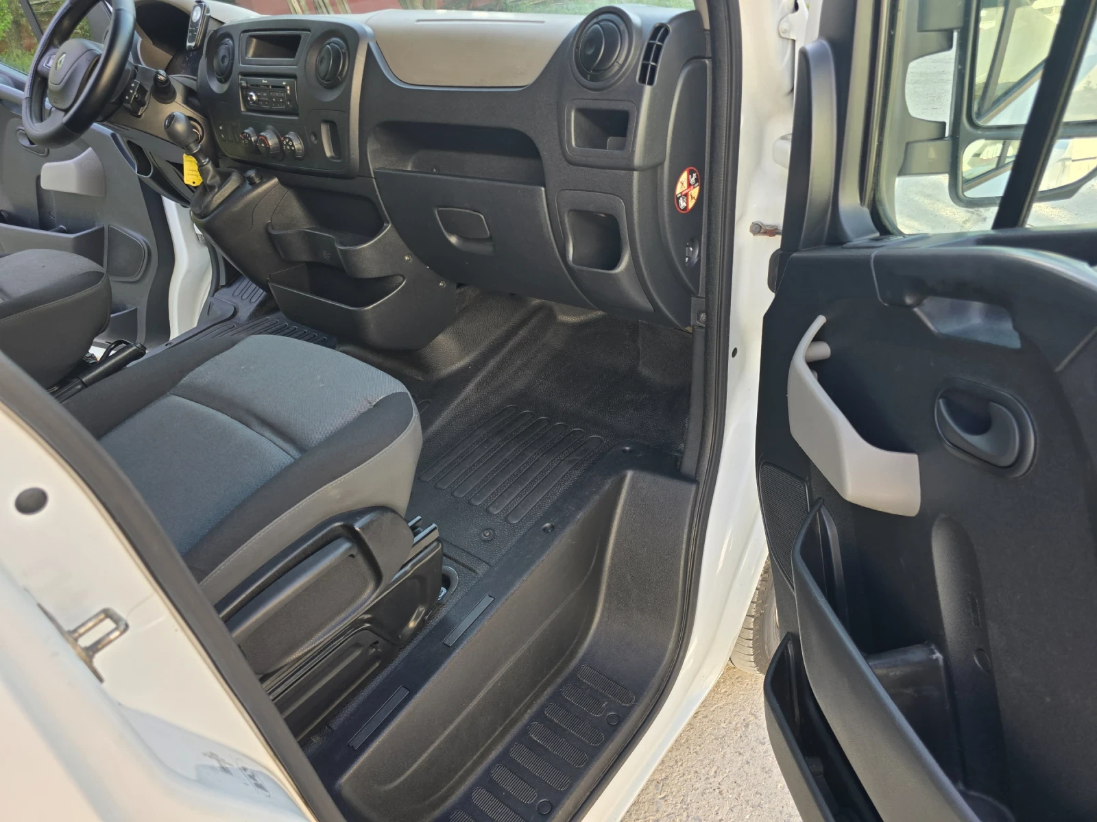Renault Master T35 2.3 DCI L2H2 DC, снимка 12 - Бусове и автобуси - 52025592