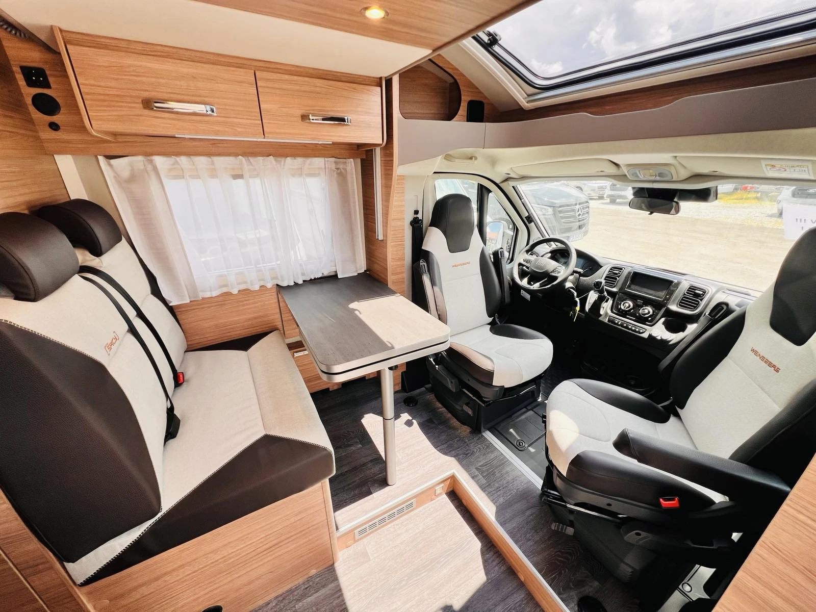 Кемпер Weinsberg CaraSuite 650 MEG EDITION АВТОМАТИК KЛИМАТИК , снимка 7 - Каравани и кемпери - 54790956
