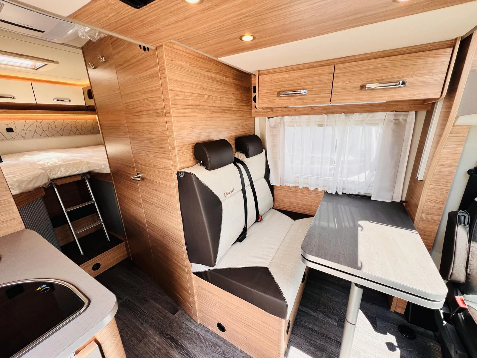 Кемпер Weinsberg CaraSuite 650 MEG EDITION АВТОМАТИК KЛИМАТИК , снимка 9 - Каравани и кемпери - 54790956