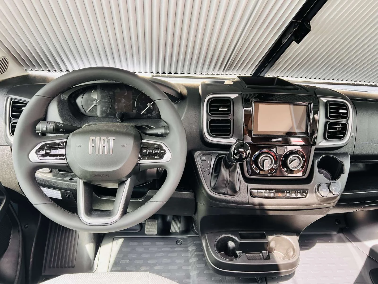 Кемпер Weinsberg CaraSuite 650 MEG EDITION АВТОМАТИК KЛИМАТИК , снимка 6 - Каравани и кемпери - 54790956